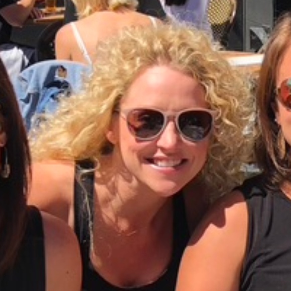 Meet your Posher, Ava - Picture 2 of 3